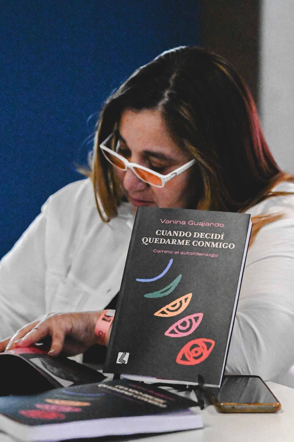 Vanina Guajardo con su libro